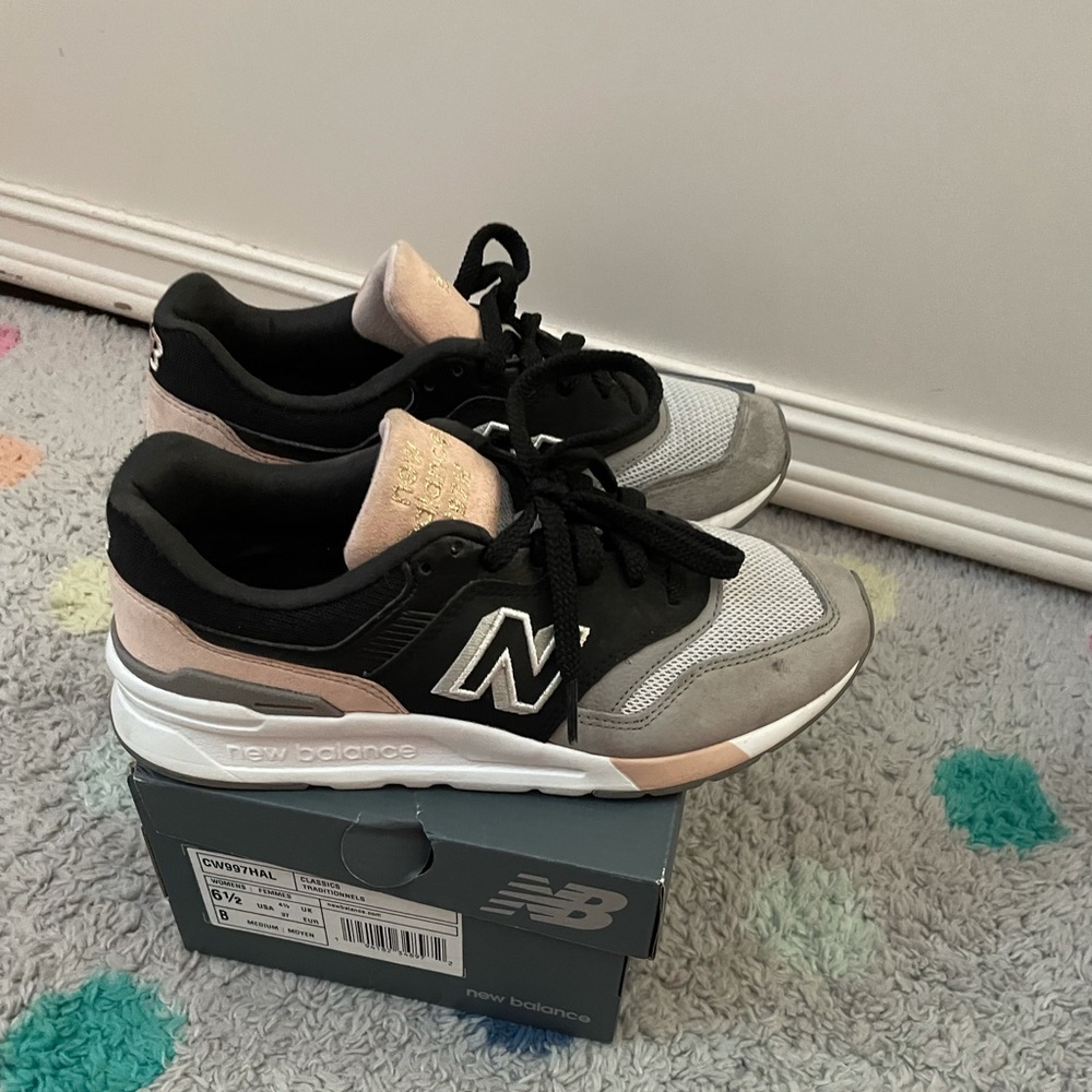 New Balance women’s Size 6.5